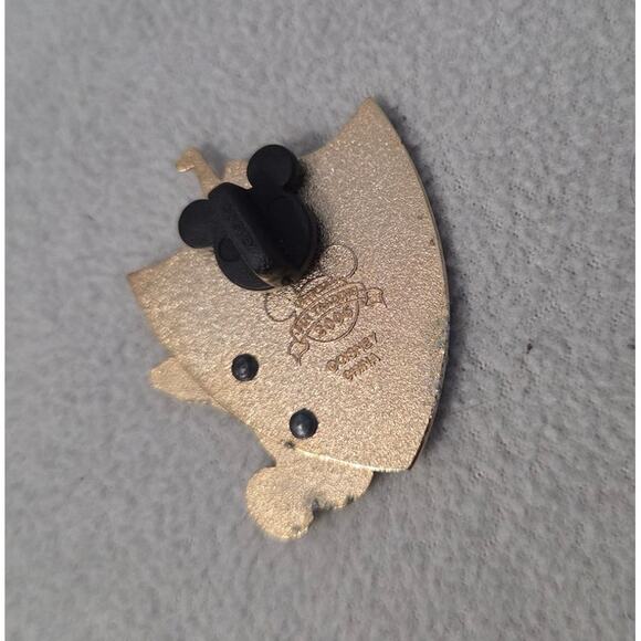 Disney World Magic Kingdom Mickey Mouse Trading Pin 1971 Castle Shield - Picture 2 of 4